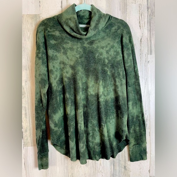 MICHAEL STARS GREEN CAMO TIEDYE TURTLENECK SWEATER SIZE M - Picture 1 of 3